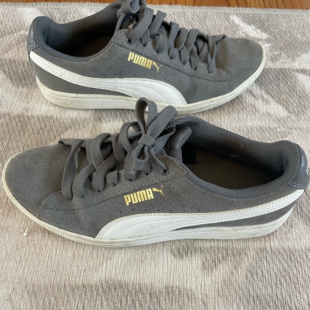 Puma size 6 sneakers